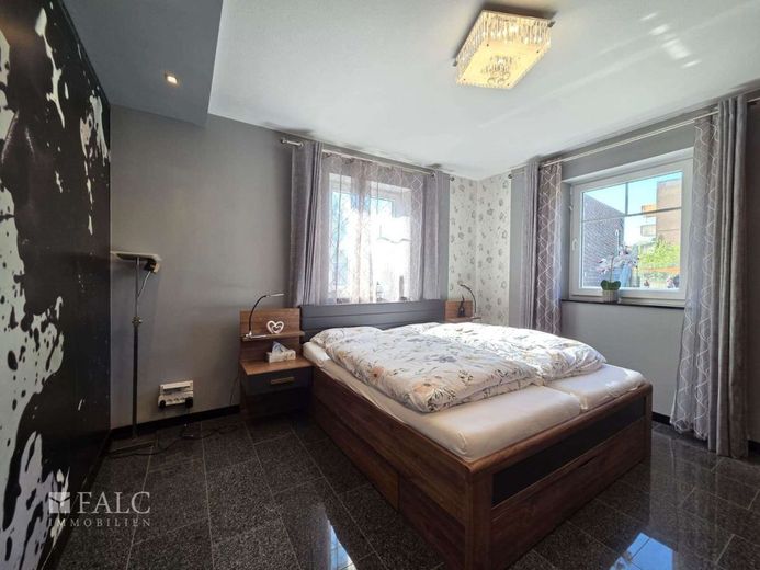 Elegantes Einfamilienhaus mit großzügigem Wohnambiente, Sauna und PV-Anlage – Gäste Zimmer