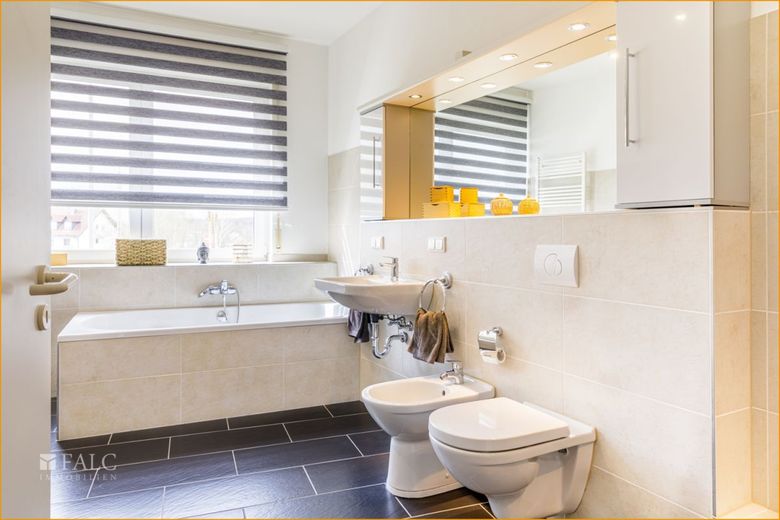Erstklassiges Domizil in Top-Lage und Zustand – Badezimmer
