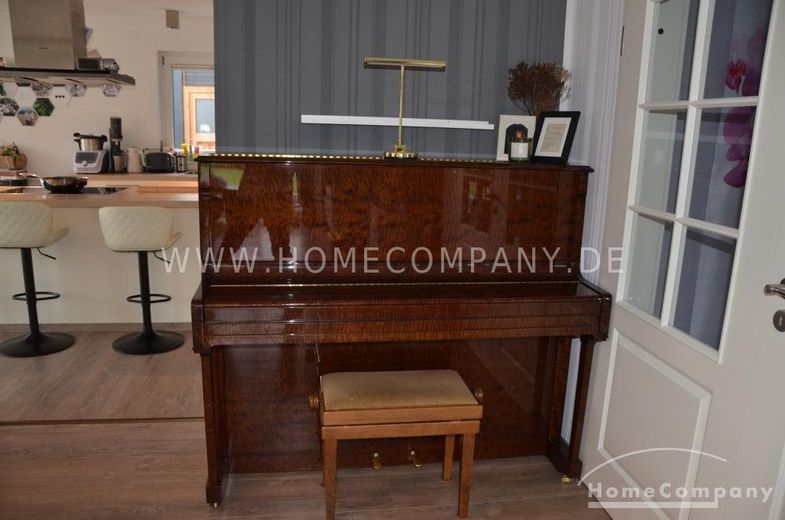 Casa molto bella e confortevole con giardino, terreno di circa 800 mq e doppio posto auto coperto – 37da66d63144d8cf38dd8e2f3f2b5f17d995cccc.jpg