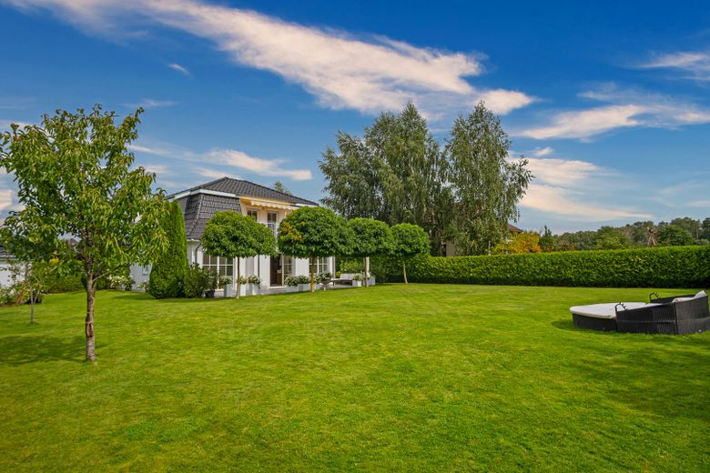 Luxuriöse Marmorvilla am Leading Golf Club Seddiner See - Landhausvilla vor den Toren Berlins – Südgrundstück