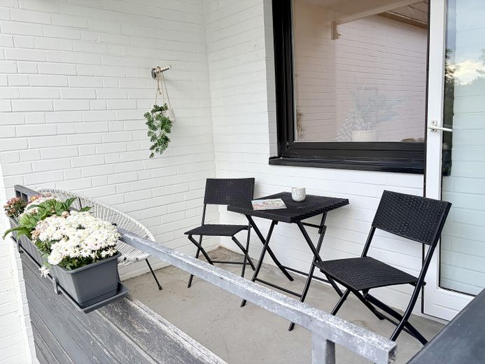 Appartement 3 pièces fraîchement rénové et libre, avec balcon orienté au sud – Balkon