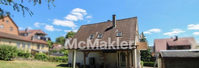 Ein- oder Zweifamilienhaus mit großem Garten, Garage & viel Potenzial in ruhiger Lage von Lindental