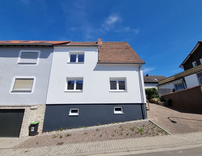 Modernisiertes Einfamilienhaus in kleiner Nebenstraße von Püttlingen – Front