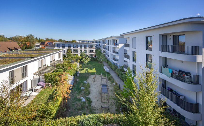 Moderne und neuwertige 4-Zimmer-Wohnung in Gronsdorf – Ausblick Innenhof