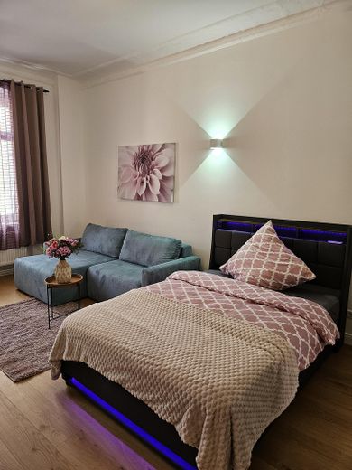 WG-Zimmer möbliert & frisch saniert – 8 Min. zur HTW Uni / Furnished room in a shared apartment – Zimmer 2 / Room 2