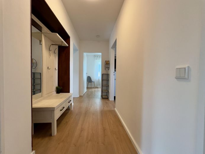 Schöne 3-Zimmer-Wohnung im Herzen von Langenfeld – Flur mit Gaderobe