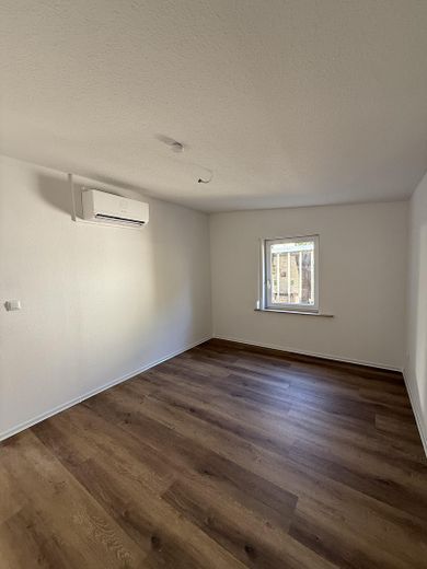 Frisch saniertes Einfamilienhaus mit Kaminofen auf 634qm Grundstück - provisionsfrei – Schlafzimmer Ansicht 2