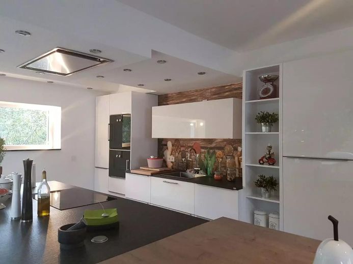 Traumhaus mit Einliegerwohnung in Saabrücken, Pool, Sauna, Klima .... – Küche Haupthaus