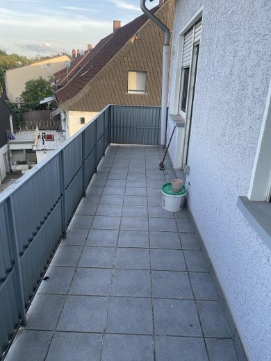 Appartement de 3 pièces avec grand balcon à Heusweiler – Balkon