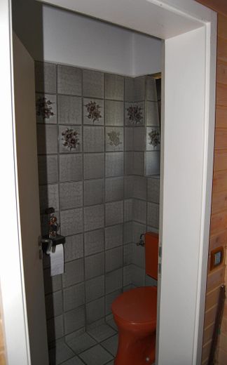 Barrierefreier Bungalow · ca. 190 m² nutzbare Fläche · ruhige Wohnlage · vielseitiges Wohnkonzept – Gäste WC EG