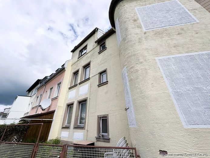 Zweifamilienhaus in Rehau mit großzügiger Wohnfläche und vielseitiger Nutzung – VUB0002431-17