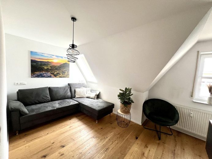 Appartamento maisonette di 4,5 locali con balcone e garage – Wohn- oder Schlafzimmer