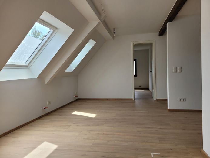 Stadtgrenze Bonn: neue 3-Zimmer-Wohnung in alten Mauern – Essecke