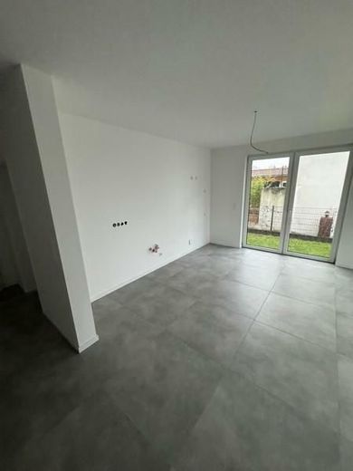 ETW rollstuhlgerechte modernste Ausstattung - NEUBAU - hervorragende Lage - nachhaltige Bauweise – 33 Küchenbereich mit Gartenzugang