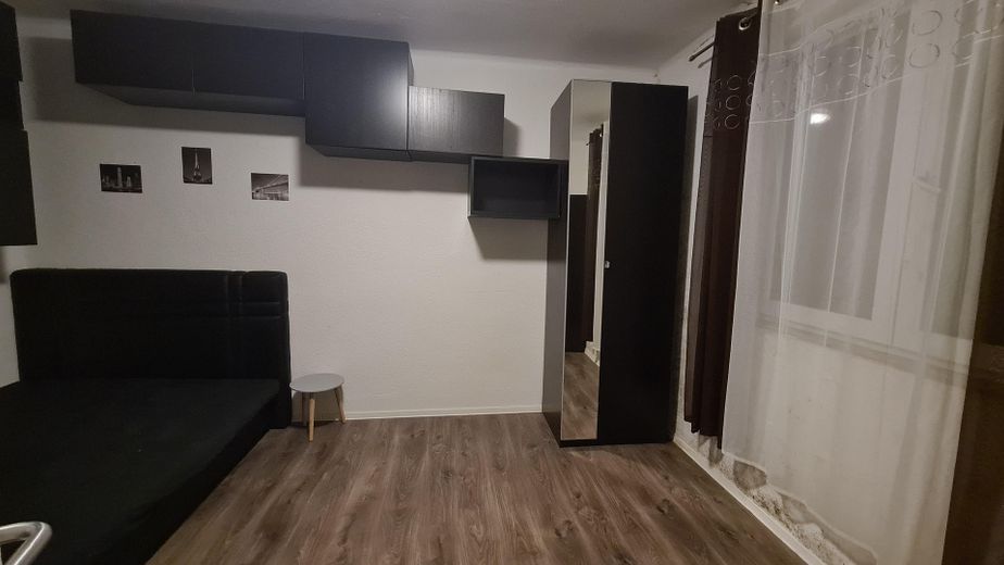 Ubicación privilegiada: casa pareada con jardín: vivir y alquilar – EG Zimmer 1