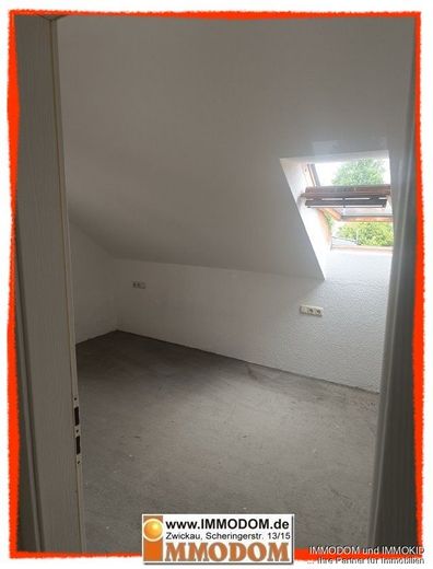 2-Zimmer-Wohnung in Zwickau-Oberplanitz im Dachgeschoss zu vermieten! – Kind (vor Reko)