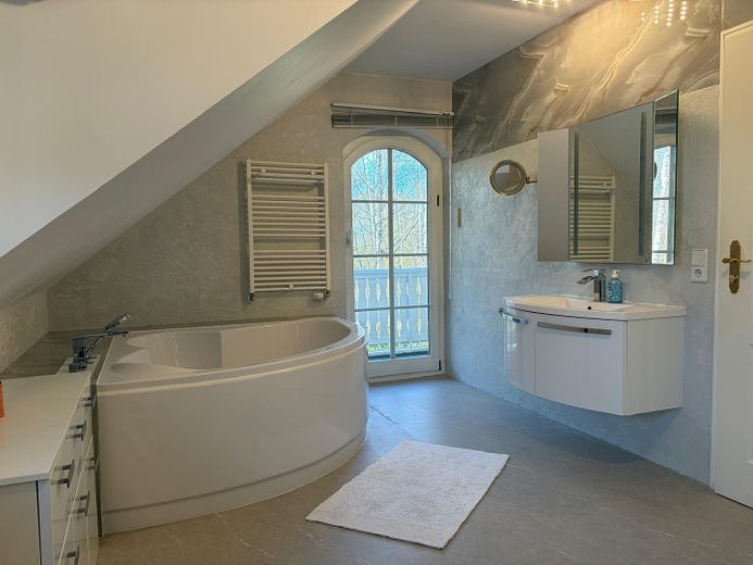 Casa unifamiliar de elegancia atemporal con tecnología de última generación - Lichtenrade – Badezimmer