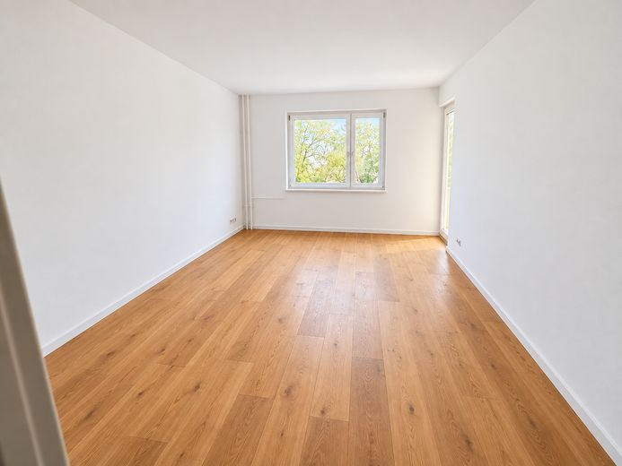 Komisyonsuz | Üstün Durumda! 3 Oda - Parke, Balkon ve Yeşil Manzara – Zimmer 1