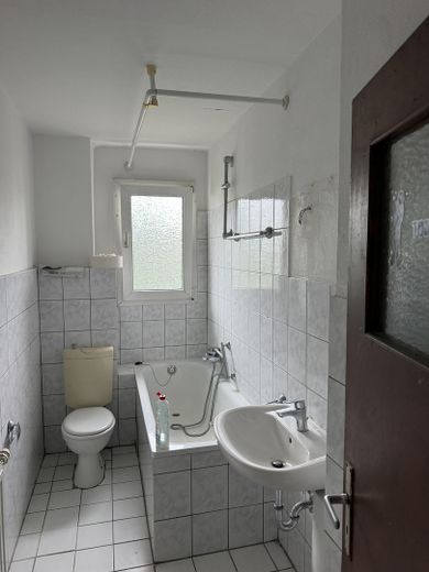 Spokojne mieszkanie 3,5-pokojowe w samym centrum Oberhausen – z dużym potencjałem – Zdjęcie 6