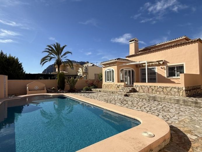 Sonnige 3 Schlafzimmer-Villa mit Pool – Foto 1