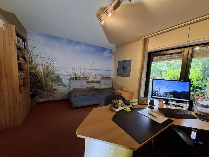 Ampia casa a schiera centrale ben attrezzata, spazio sufficiente per tutta la famiglia – Arbeitszimmer/Kinderzimmer