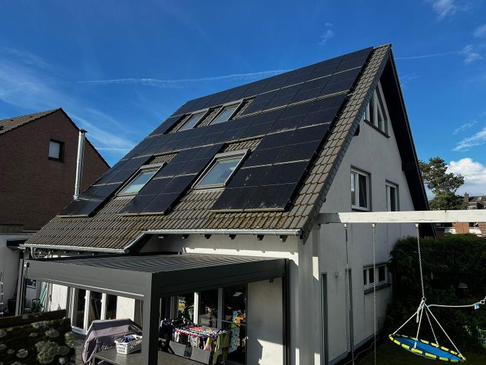 Your new home: Detached house with pool, heat pump, photovoltaic system and fireplace – Garten Ansicht