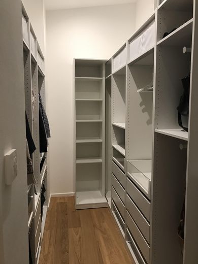 بيع مباشر من المالك – شقة بنتهاوس حالمة مع تراس كبير على السطح – Ankleide im Schlafzimmer