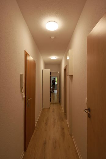 Möbliert einziehen & durchstarten: komplett ausgestattetes 1-Zimmer-Zuhause – Flur
