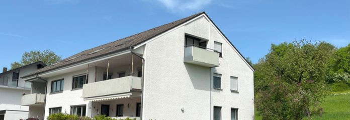 Lichtdurchflutete Dachgeschosswohnung mit Loggia und Grünblick in Aalen-Hofherrnweiler