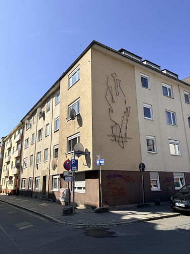 Sin comisión y disponible de inmediato en Gostenhof: 2 min hasta el metro, 10 min hasta Plärrer – Solides Mehrfamilienhaus 1960