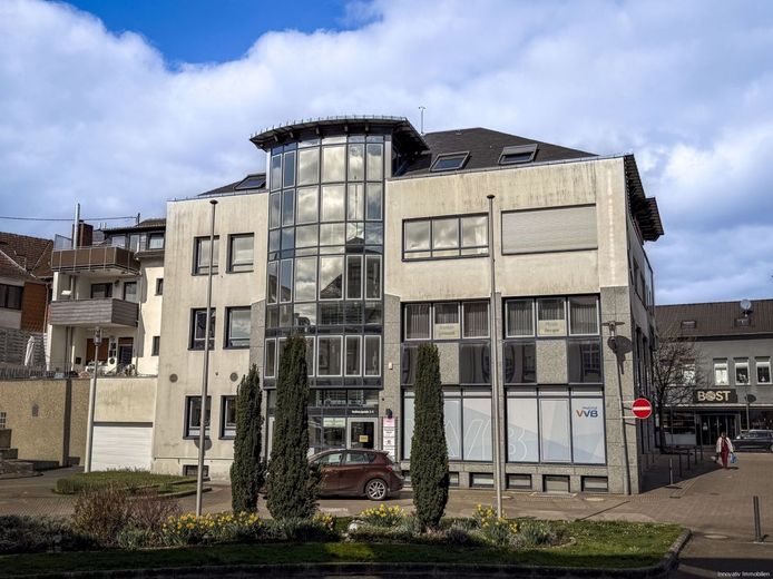 Modern und elegant gehaltene Eigentumswohnung mit Aufzug im Herzen von Püttlingen – Hausrückseite