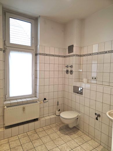 شقة أنيقة من 4 غرف في مبنى قديم | 130 m² | شرفتان | نافذة بارزة | موقع متميز بجوار محطة قطار S-Bahn Karlshorst – الصورة 7