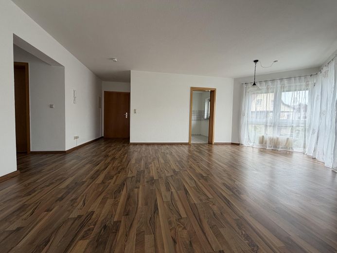 Eisenach ile Bad Salzungen arasında üst katta şık 3 odalı daire – Wohnzimmer