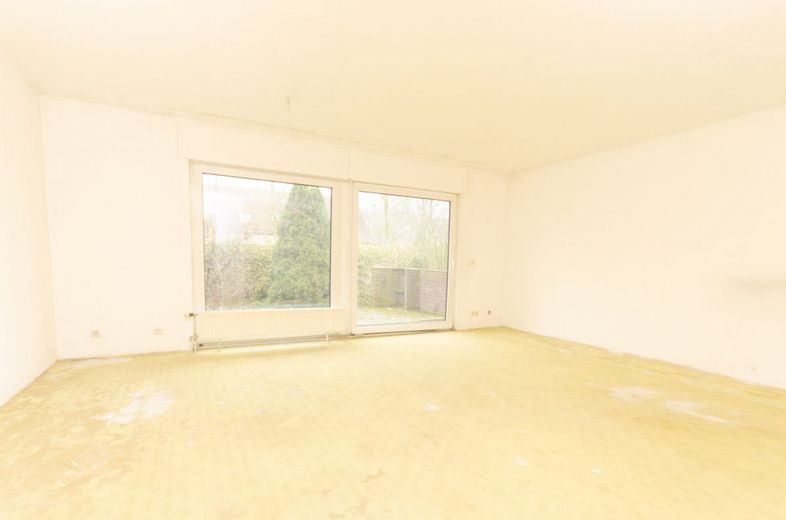 Wohnzimmer mit Blick zur Terrasse