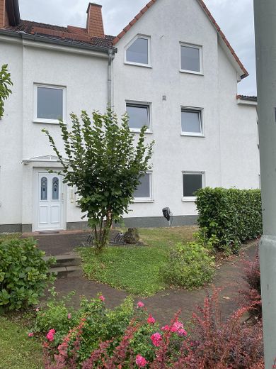 Frankfurt Praunheim Zentrale Lage 3 Zimmer Erdgeschoss mit Garten – Foto 2