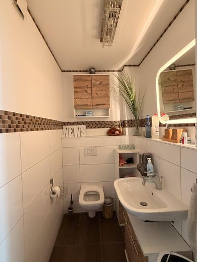 Viel Platz für den Alltag: 4-Zimmer-Wohnung in Gustavsburg – Gäste-WC