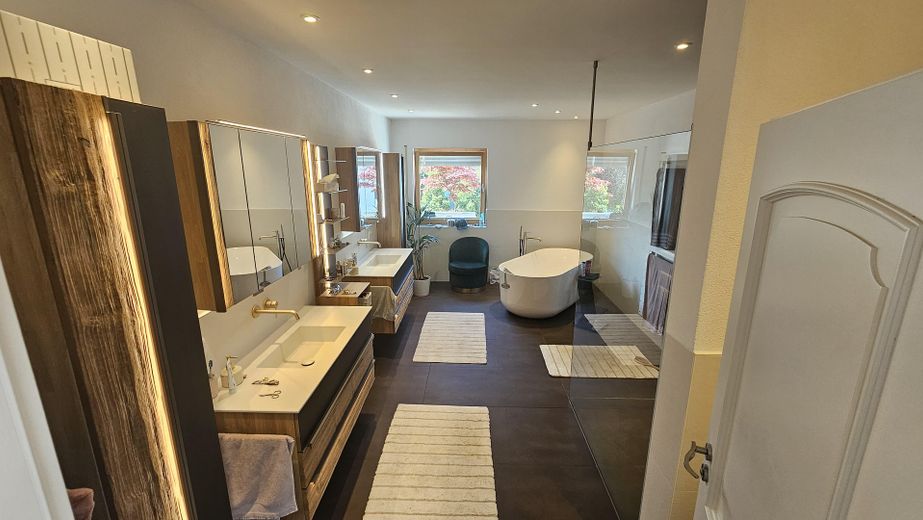 Exklusives Penthouse mit Alpenpanorama, XXL-Terrasse und Privataufzug – Badezimer
