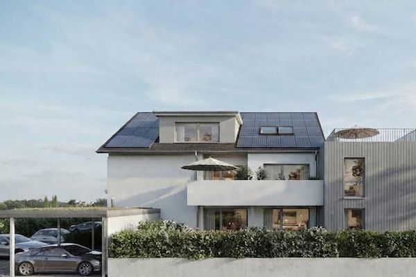 GERESERVEERD - Zon, veel ruimte en uitzicht - 3-4-kamerappartement met geweldig balkon en parkeerplaats buiten