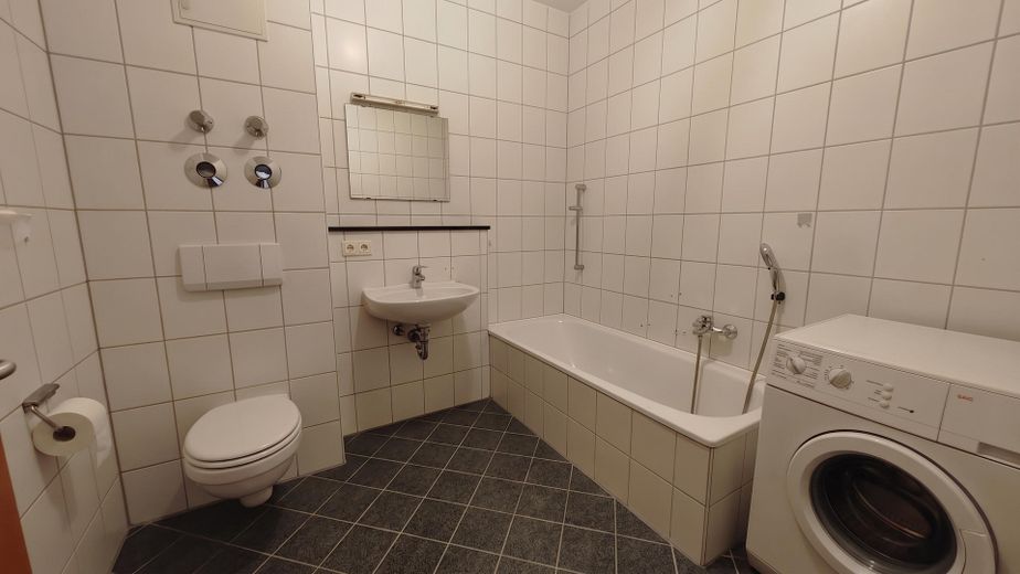 3-Zimmer Dachgeschoss Whg 28 mit Ausblick in Nittenau – Bad