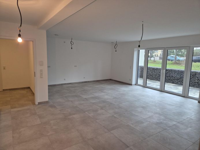 Piso de obra nueva de alta calidad en Wadern, 3zkb 120 m² EEK A+ – Wohn- Esszimmer