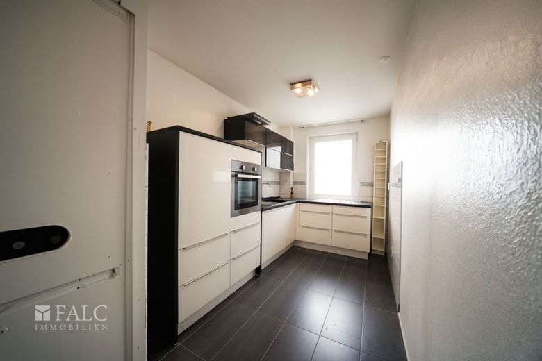 3-Zimmer-Wohnung mit Balkon - ideale Basis für Ihre Wohnideen – Küche aus Flur