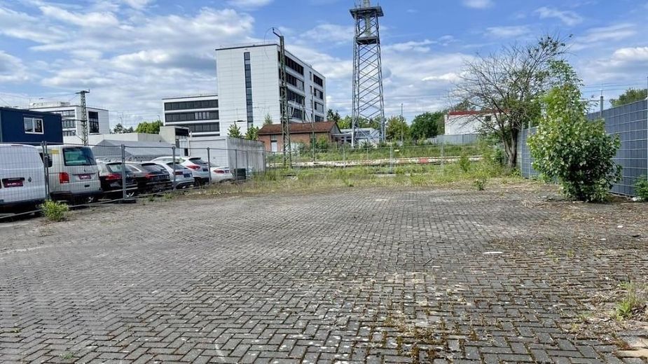 Gewerbegrundstück in zentraler Lage zu verkaufen / Verkaufsplatz / Autohandel – Bild 2