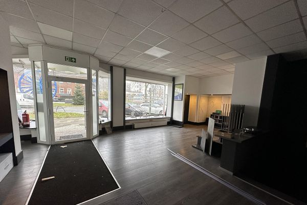 Gewerbefläche in Kray mit bis zu 7 Parkplätzen, Fensterfront, Büro, Lager