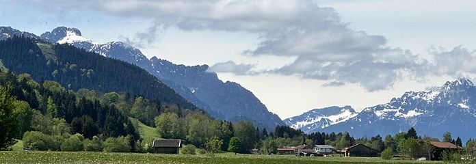 Besonderes Allgäu-Chalet: Hygge-Gefühl, 680 m² Südgrundstück & freier Alpenblick