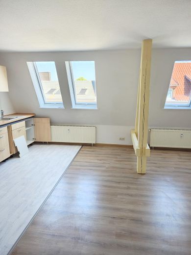 Appartement lumineux de 2 pièces au dernier étage avec grande cuisine ouverte à Fürstenwalde/Spree – Photo 1