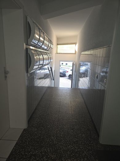 ¡Sin comisión y sin gastos adicionales! Edificio de viviendas plurifamiliar en Bochum – Flur
