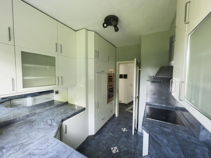 235 m² Wohnen auf 1.425 m² Grundstück | offene Galerie, Kamin & Hamburg-Nähe – Küche