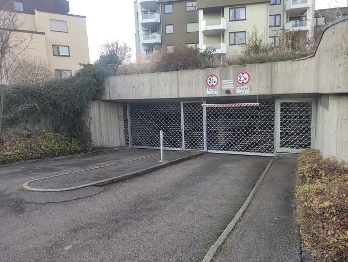 Tiefgarageneinfahrt