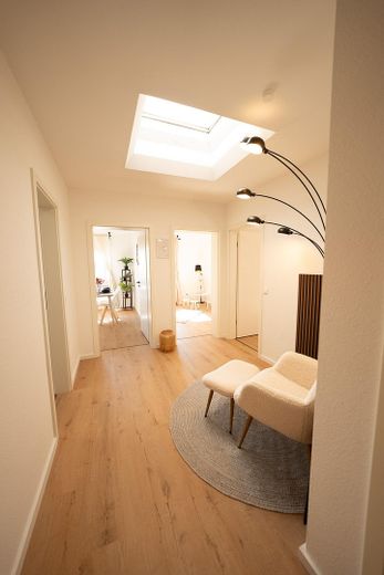 Schöne 3 Zimmer Wohnung / mit XXL Tiefgarage – Flur