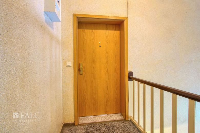 Eigennutzung oder Kapitalanlage? – Wohnungseingang